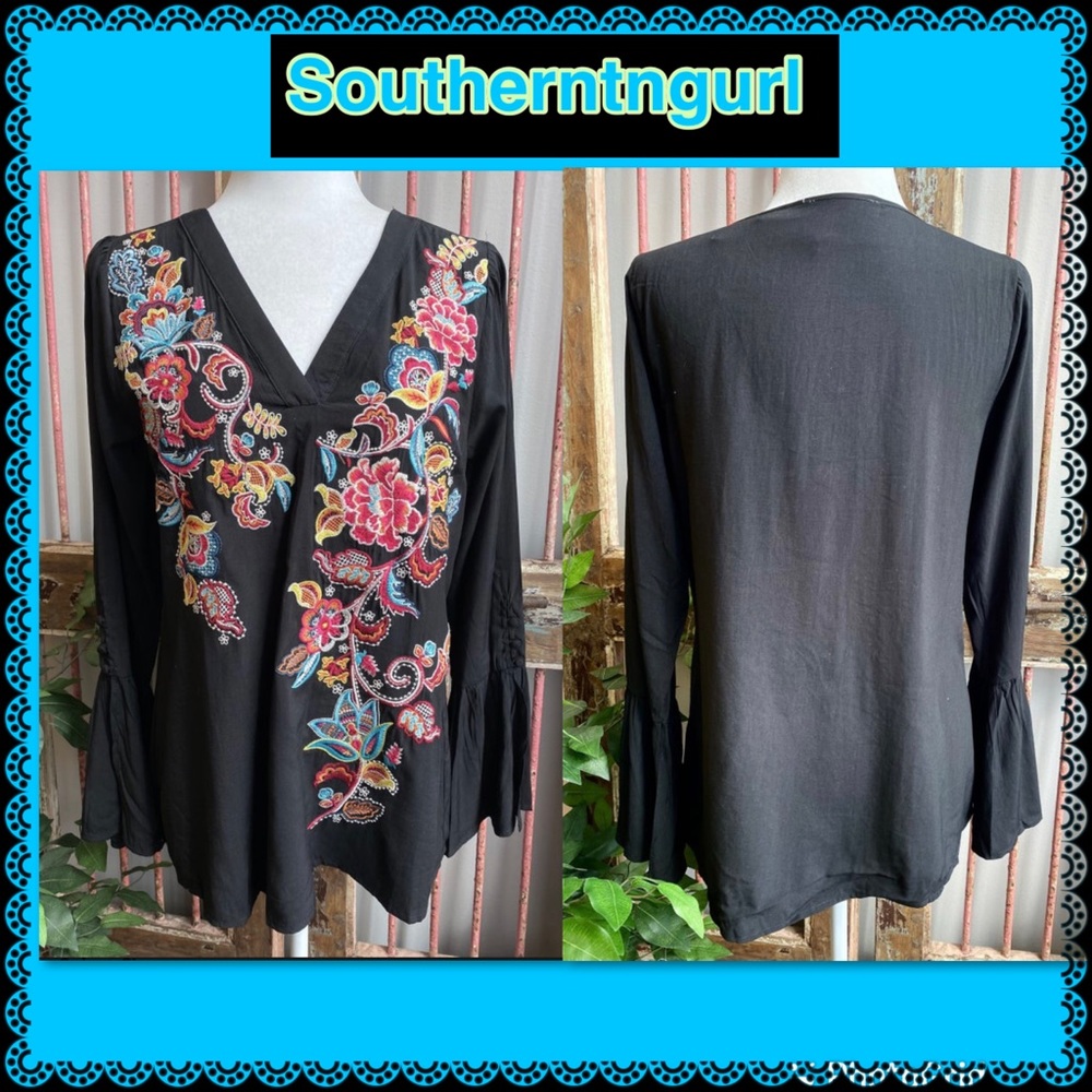 NWT SAVANNA JANE ANDREE BY UNIT Floral Embroidered Blouse with Bell S…